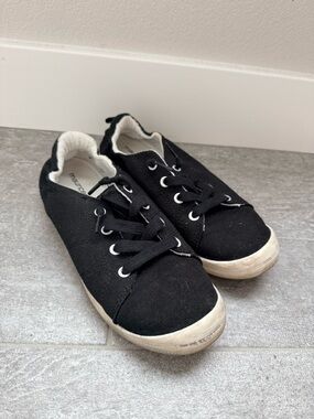 Women’s Maurice’s Pull On Black Sneakers